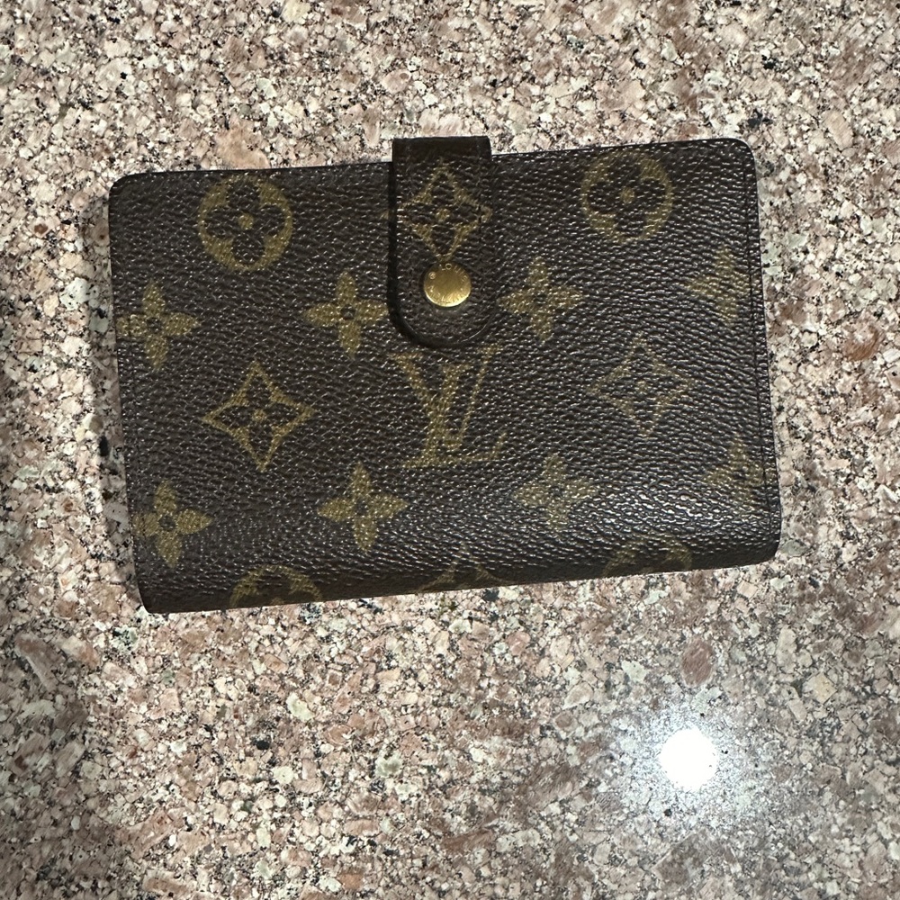 ‼️SOLD‼️Louis Vuitton Kisslock Wallet